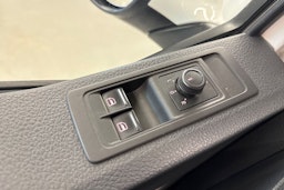 valkoinen Volkswagen Transporter 2019 kuva 18.