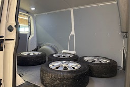 valkoinen Volkswagen Transporter 2019 kuva 25.