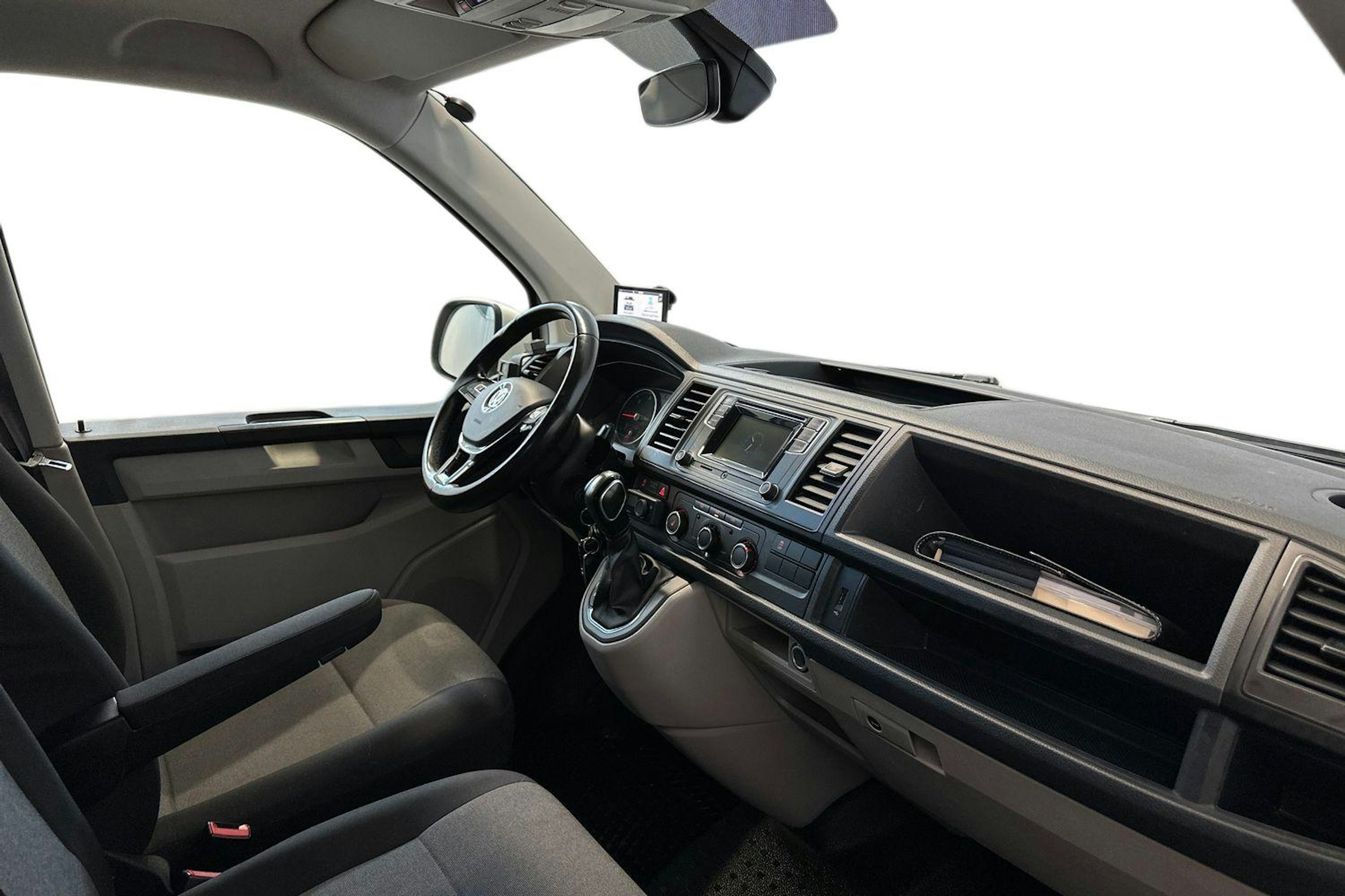 valkoinen Volkswagen Transporter 2019 kuva 7.