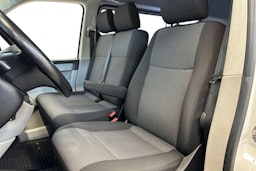 valkoinen Volkswagen Transporter 2019 kuva 8.