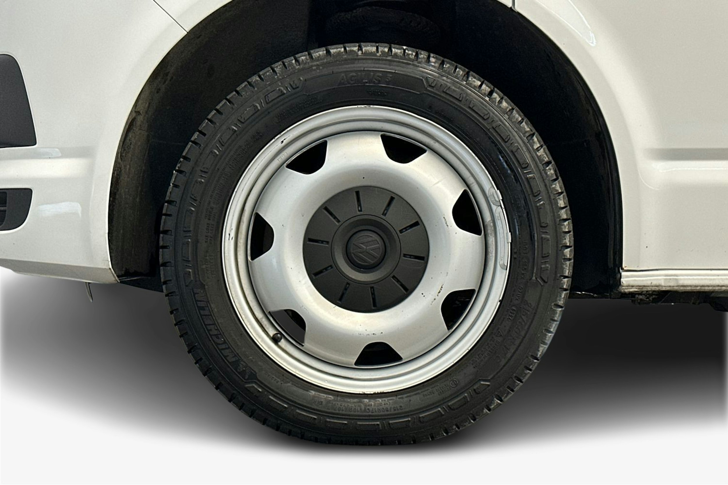 valkoinen Volkswagen Transporter 2019 kuva 9.