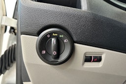 valkoinen Volkswagen Transporter 2019 kuva 14.
