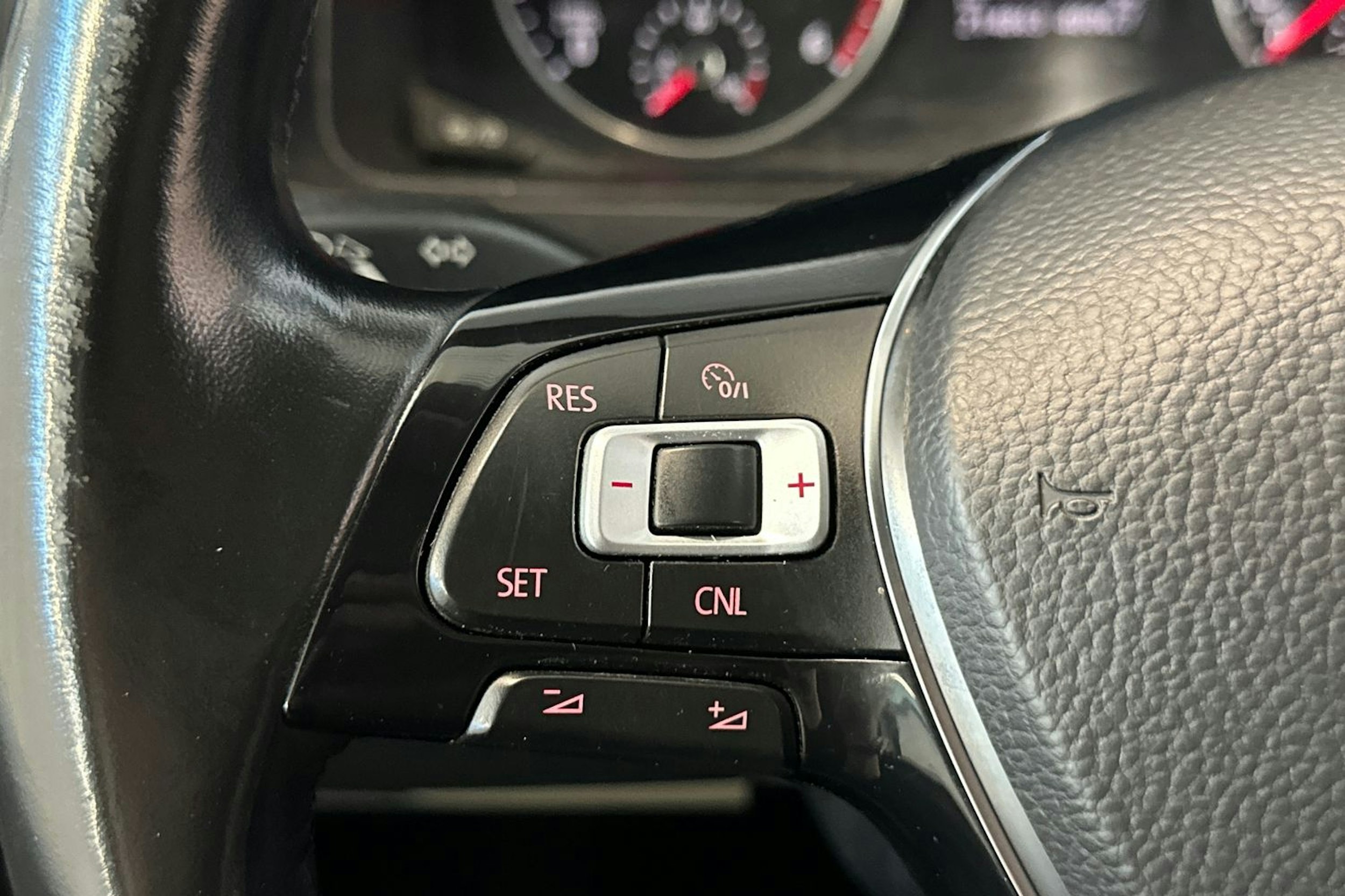 valkoinen Volkswagen Transporter 2019 kuva 17.