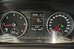valkoinen Volkswagen Transporter 2019 kuva 19.