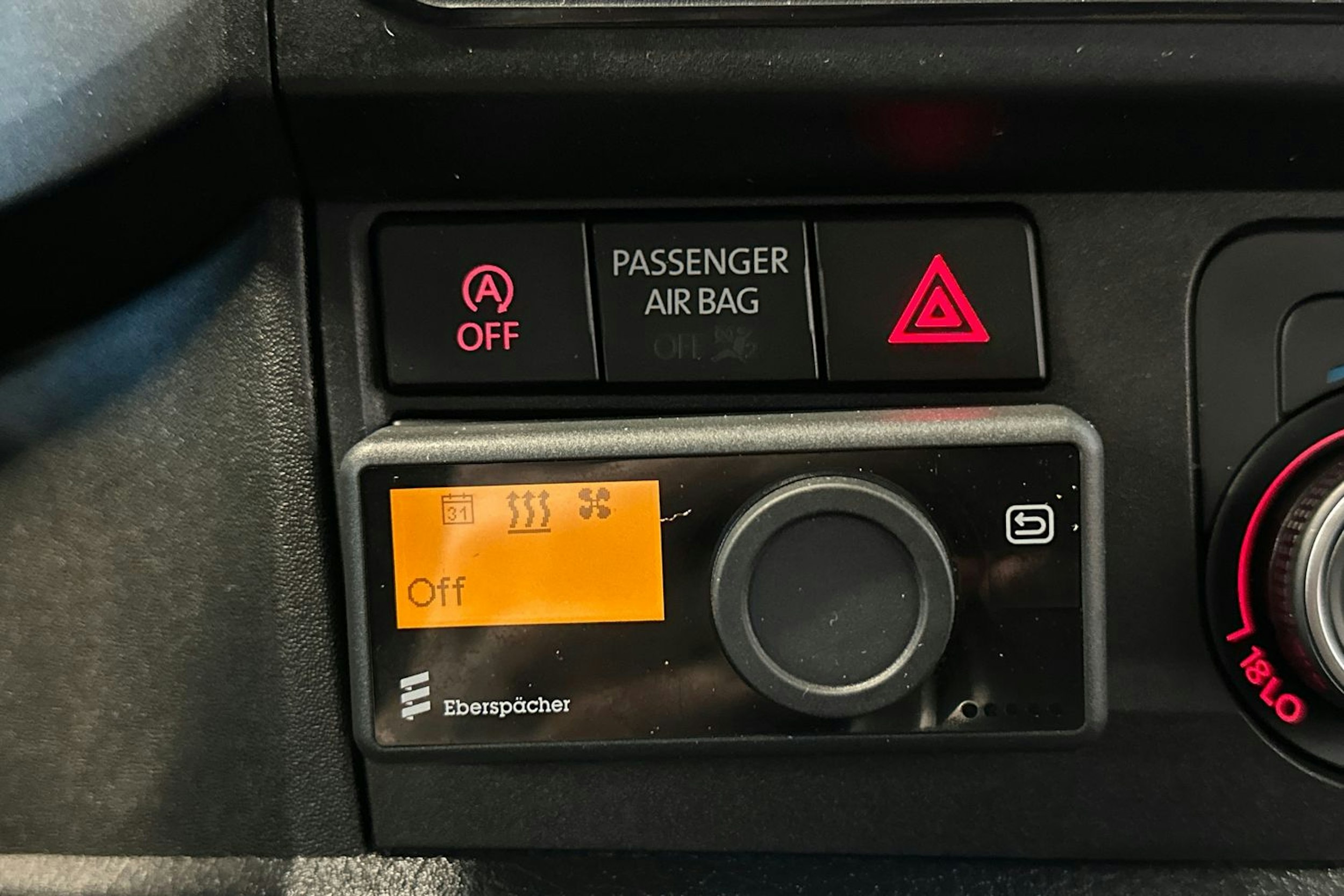 valkoinen Volkswagen Transporter 2019 kuva 21.