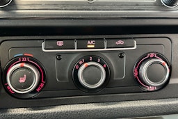 valkoinen Volkswagen Transporter 2019 kuva 22.