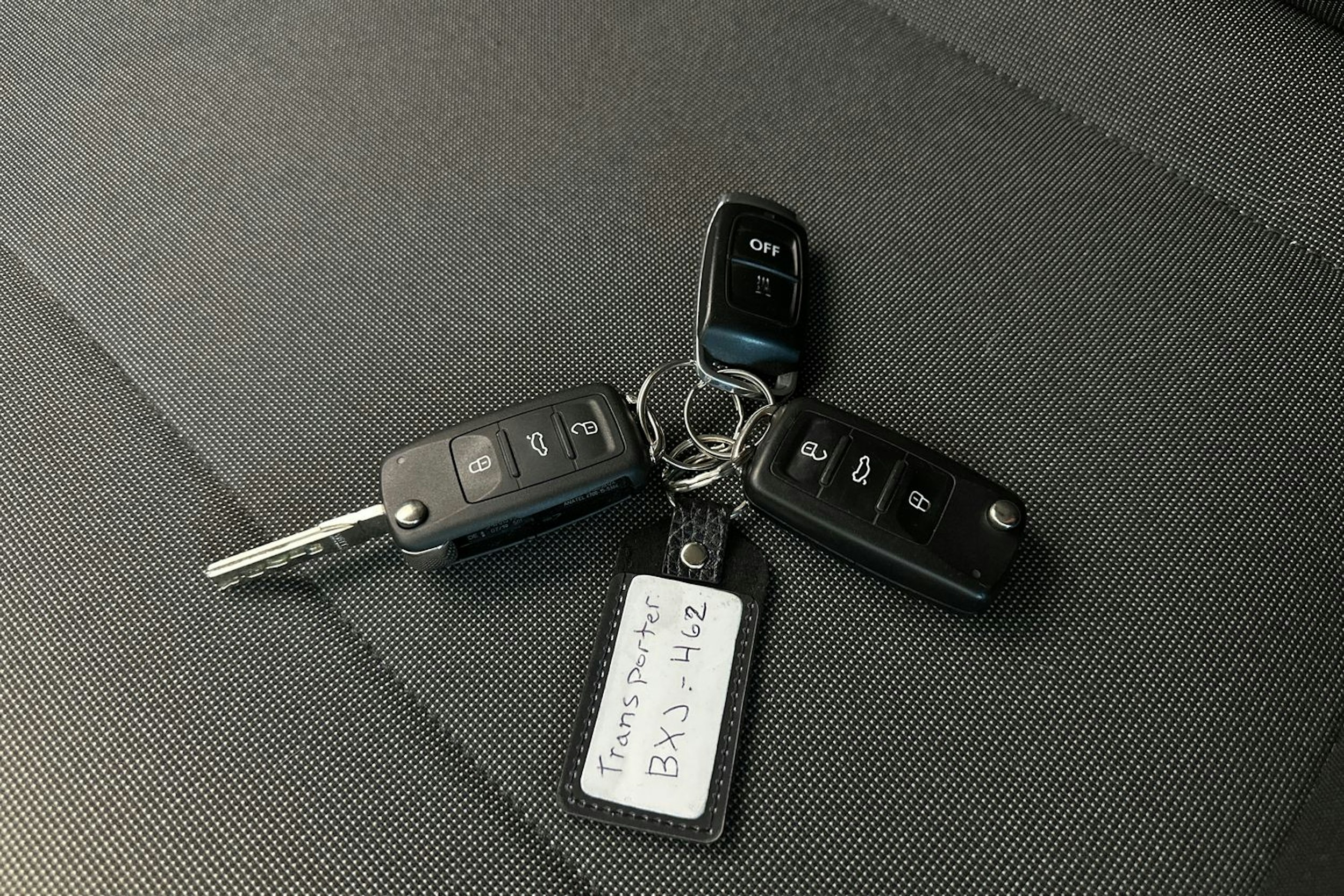 valkoinen Volkswagen Transporter 2019 kuva 25.