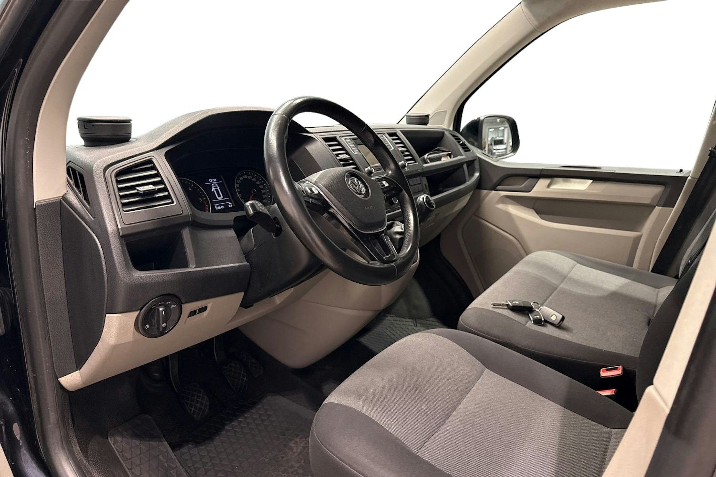 musta Volkswagen Transporter 2019 kuva 7.