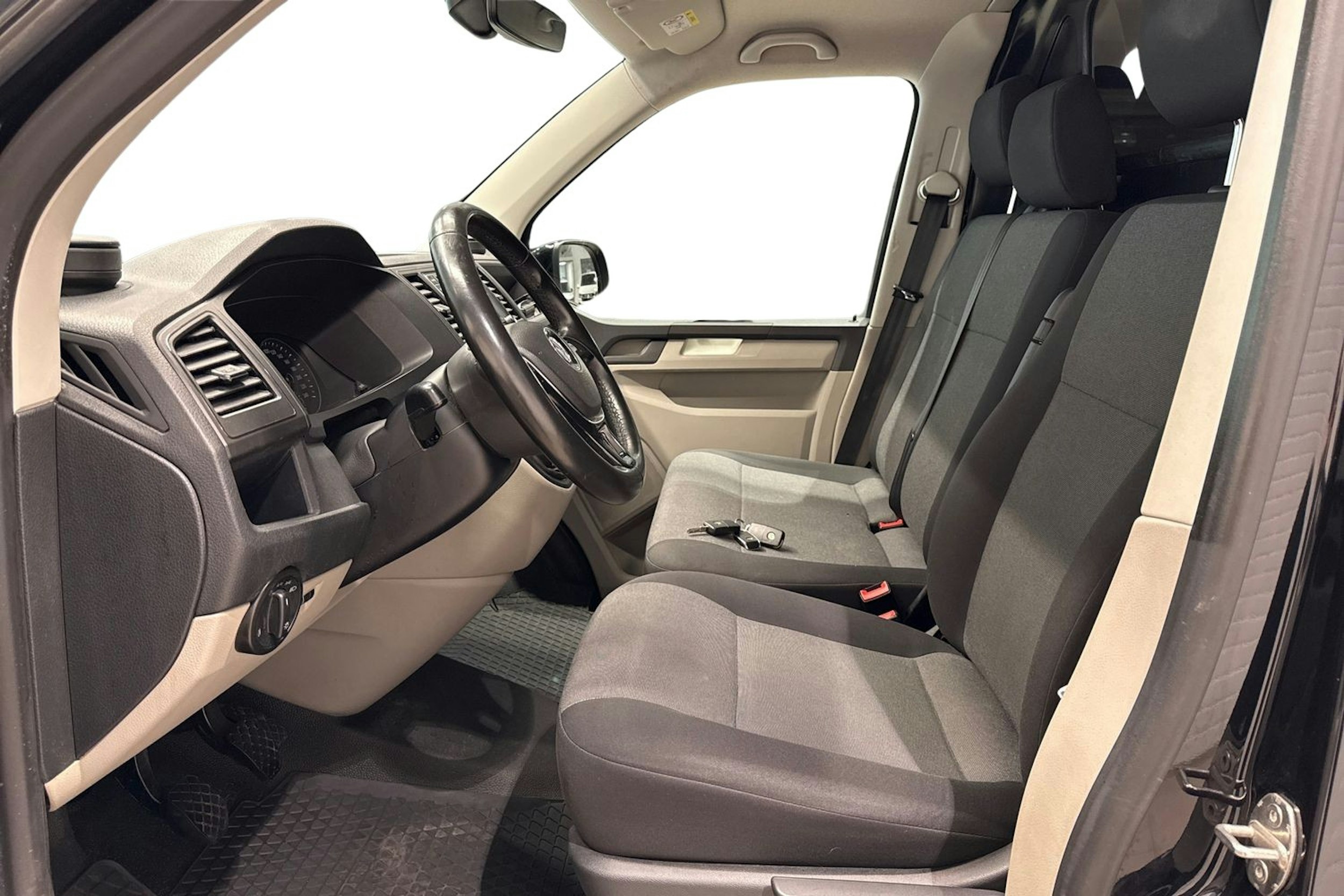 musta Volkswagen Transporter 2019 kuva 9.