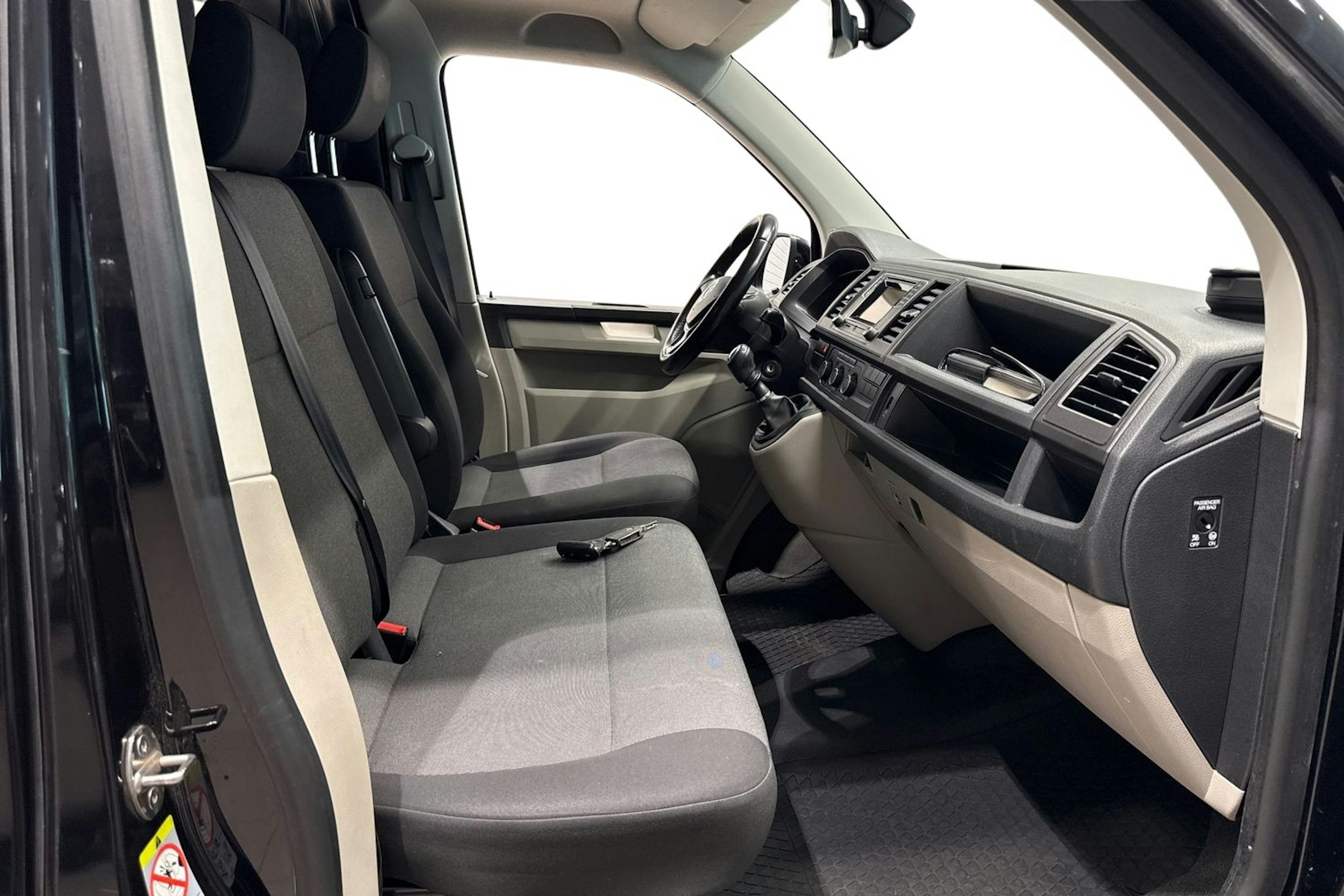 musta Volkswagen Transporter 2019 kuva 10.