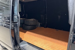 musta Volkswagen Transporter 2019 kuva 16.