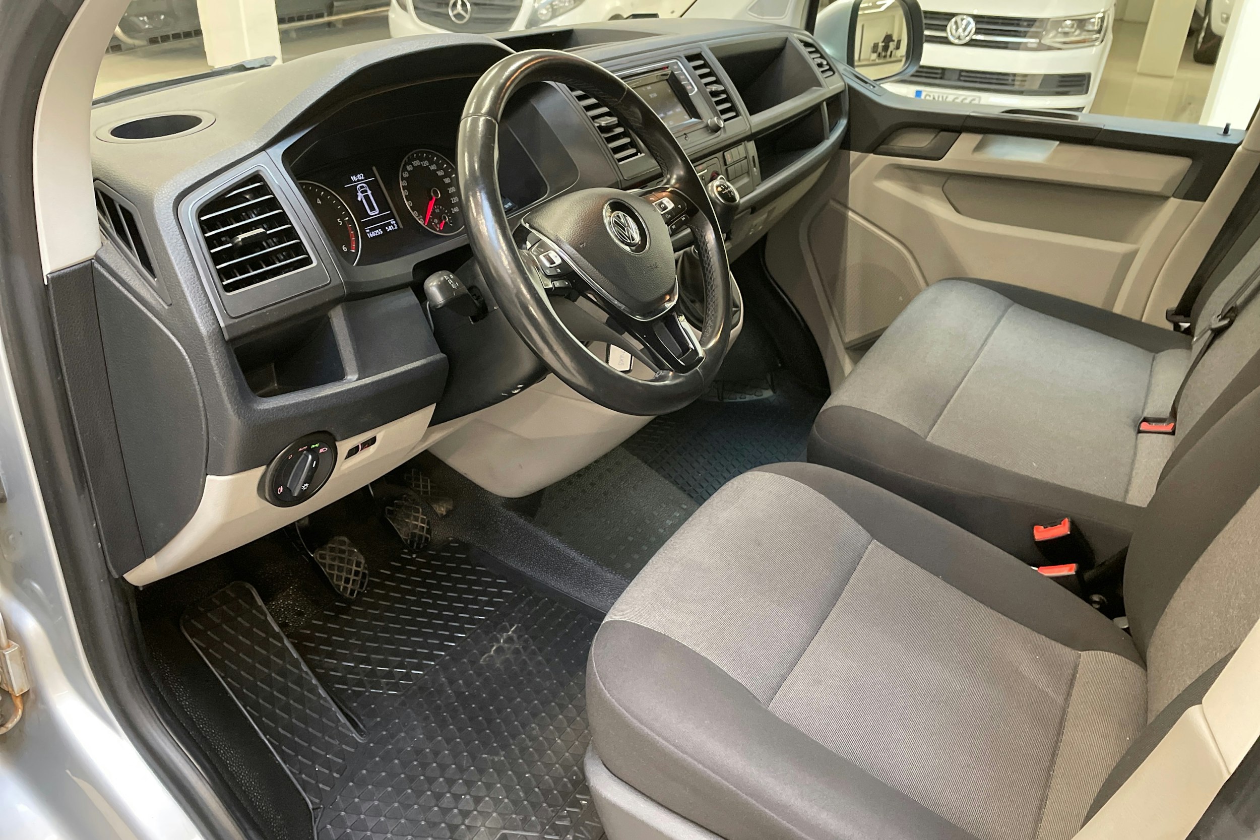 hopea Volkswagen Transporter 2019 kuva 6.