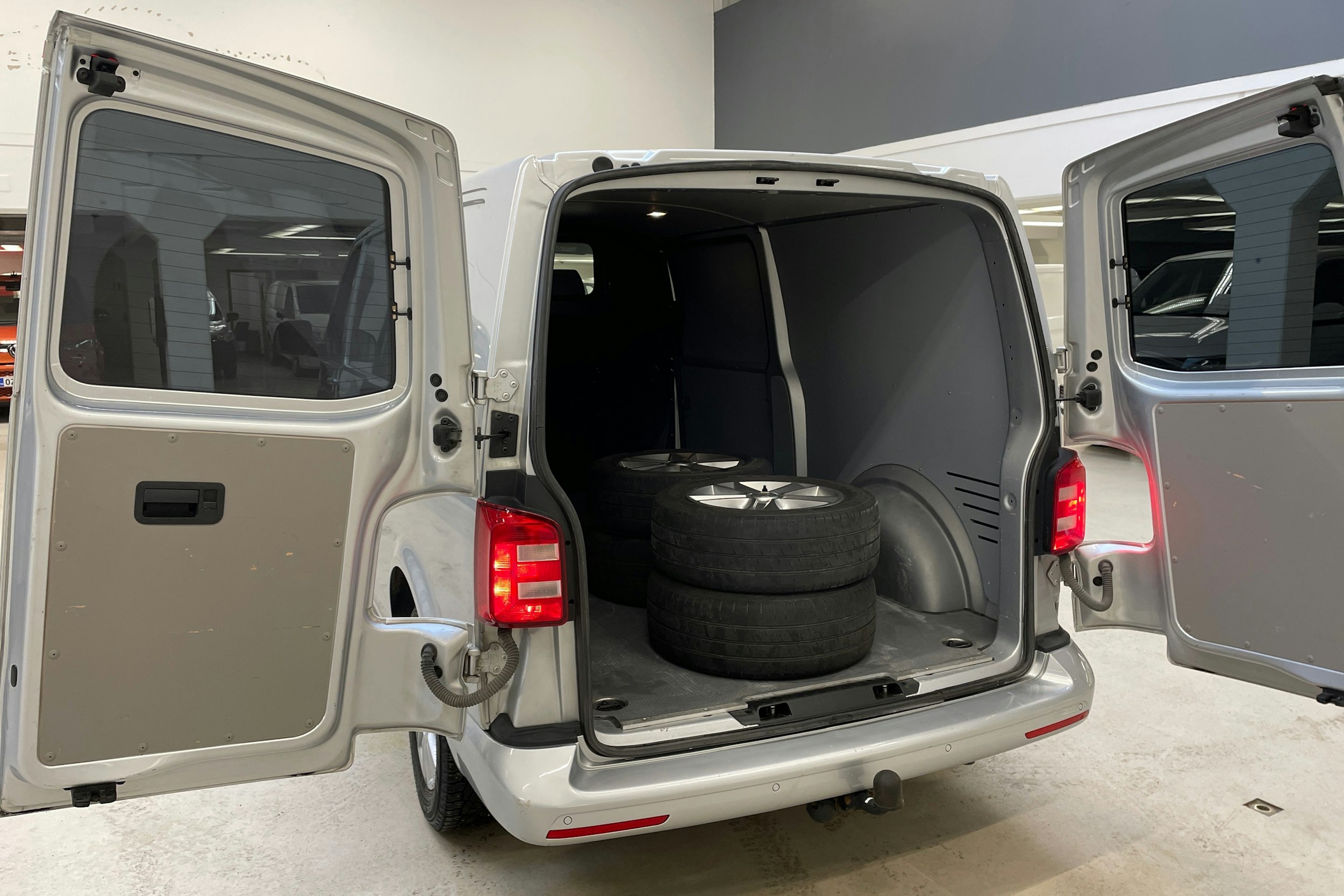 hopea Volkswagen Transporter 2019 kuva 11.