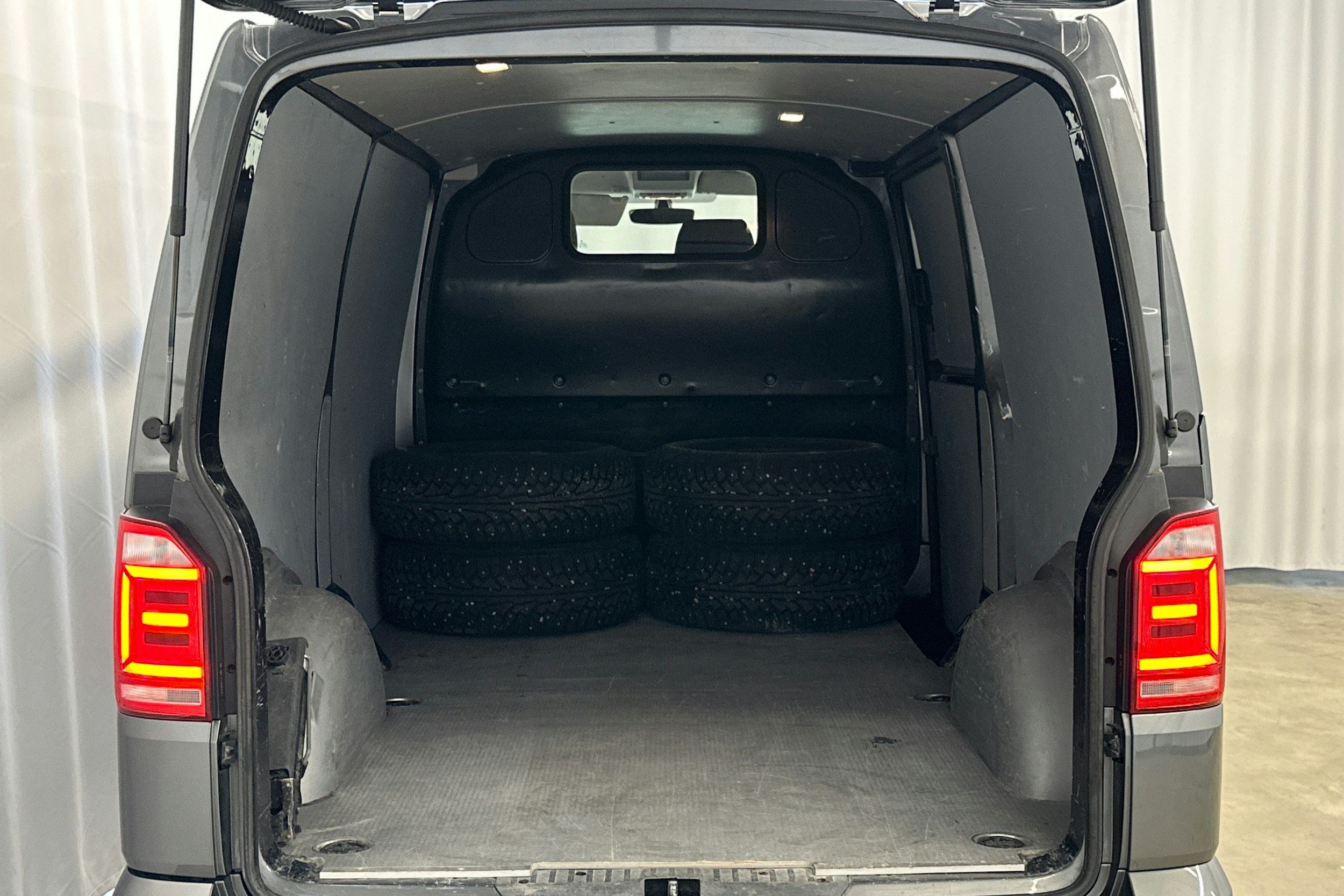 met. harmaa Volkswagen Transporter 2019 kuva 10.