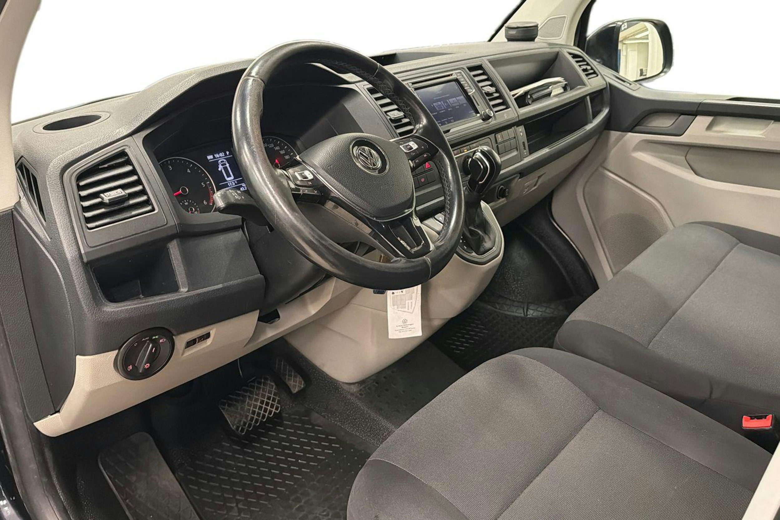 musta Volkswagen Transporter 2019 kuva 8.