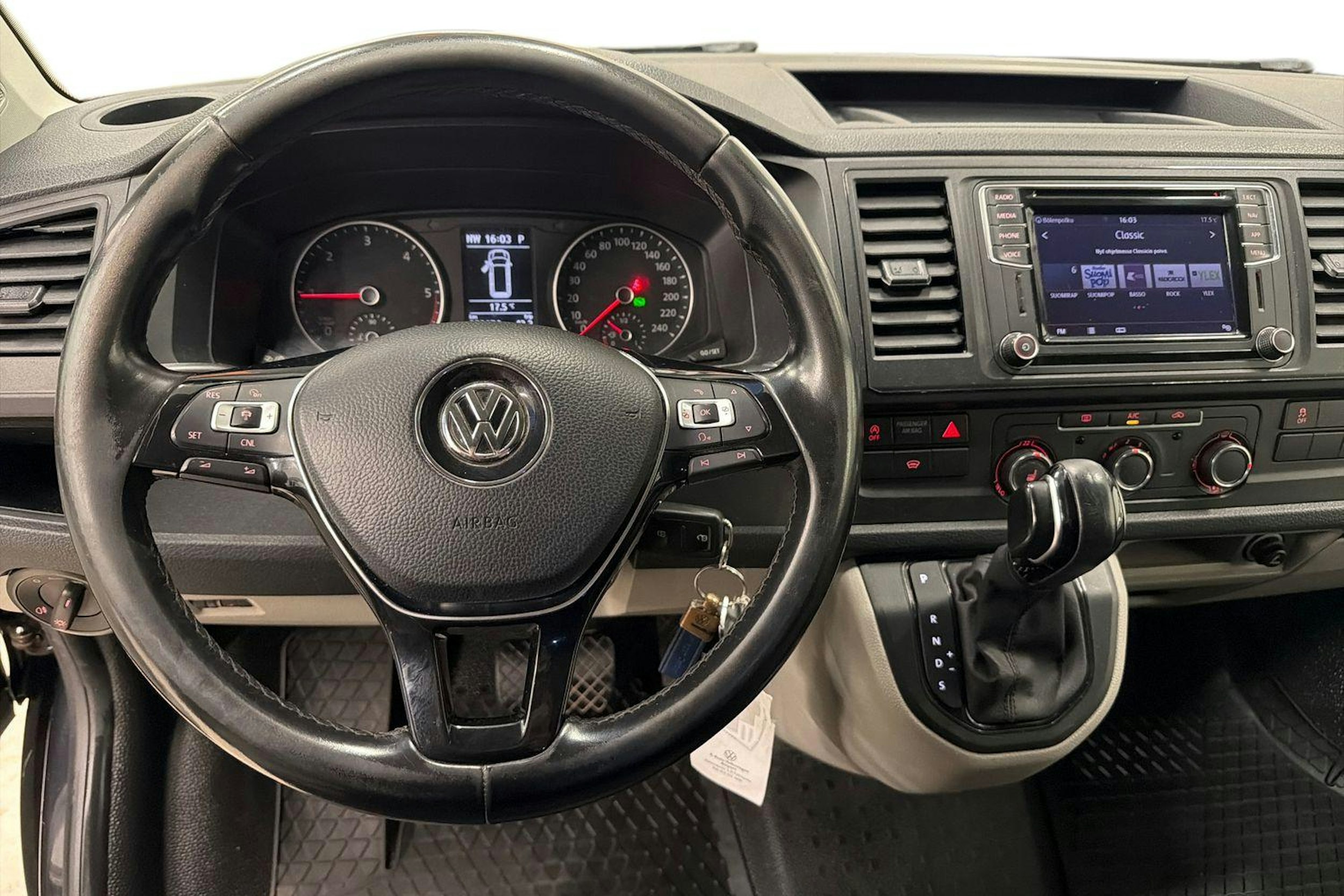 musta Volkswagen Transporter 2019 kuva 9.