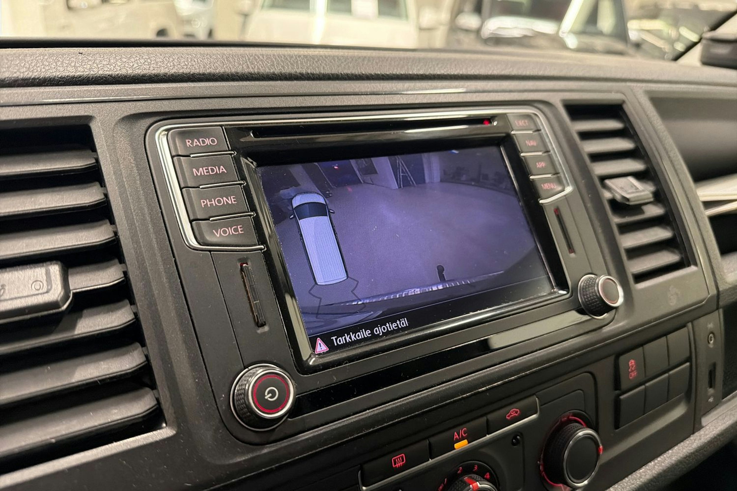 musta Volkswagen Transporter 2019 kuva 13.