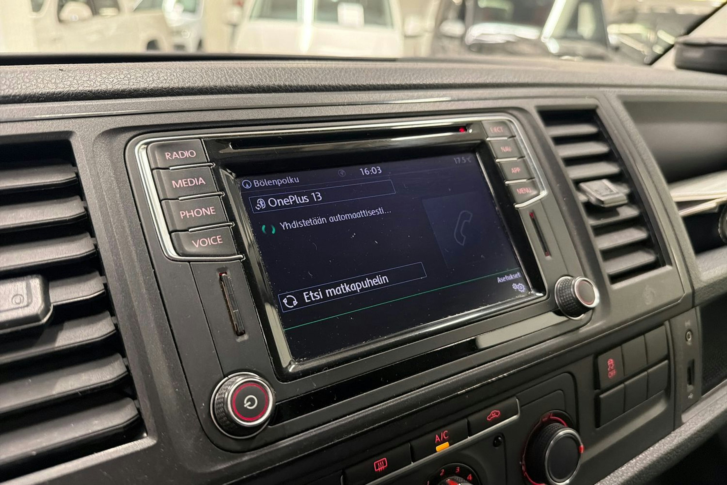 musta Volkswagen Transporter 2019 kuva 15.