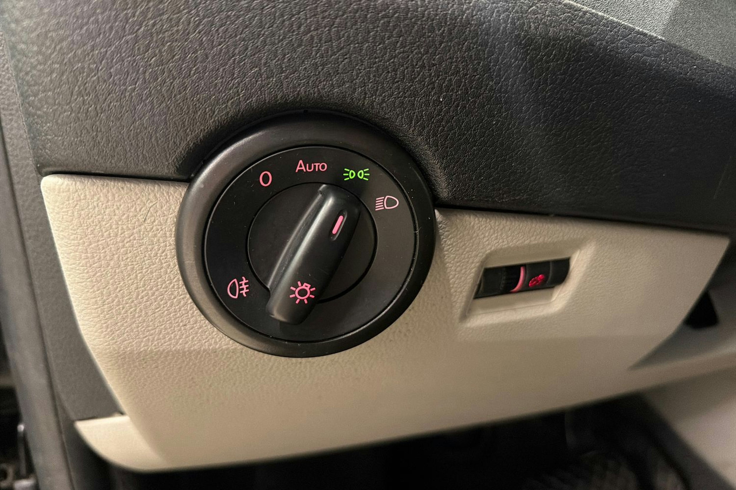 musta Volkswagen Transporter 2019 kuva 19.