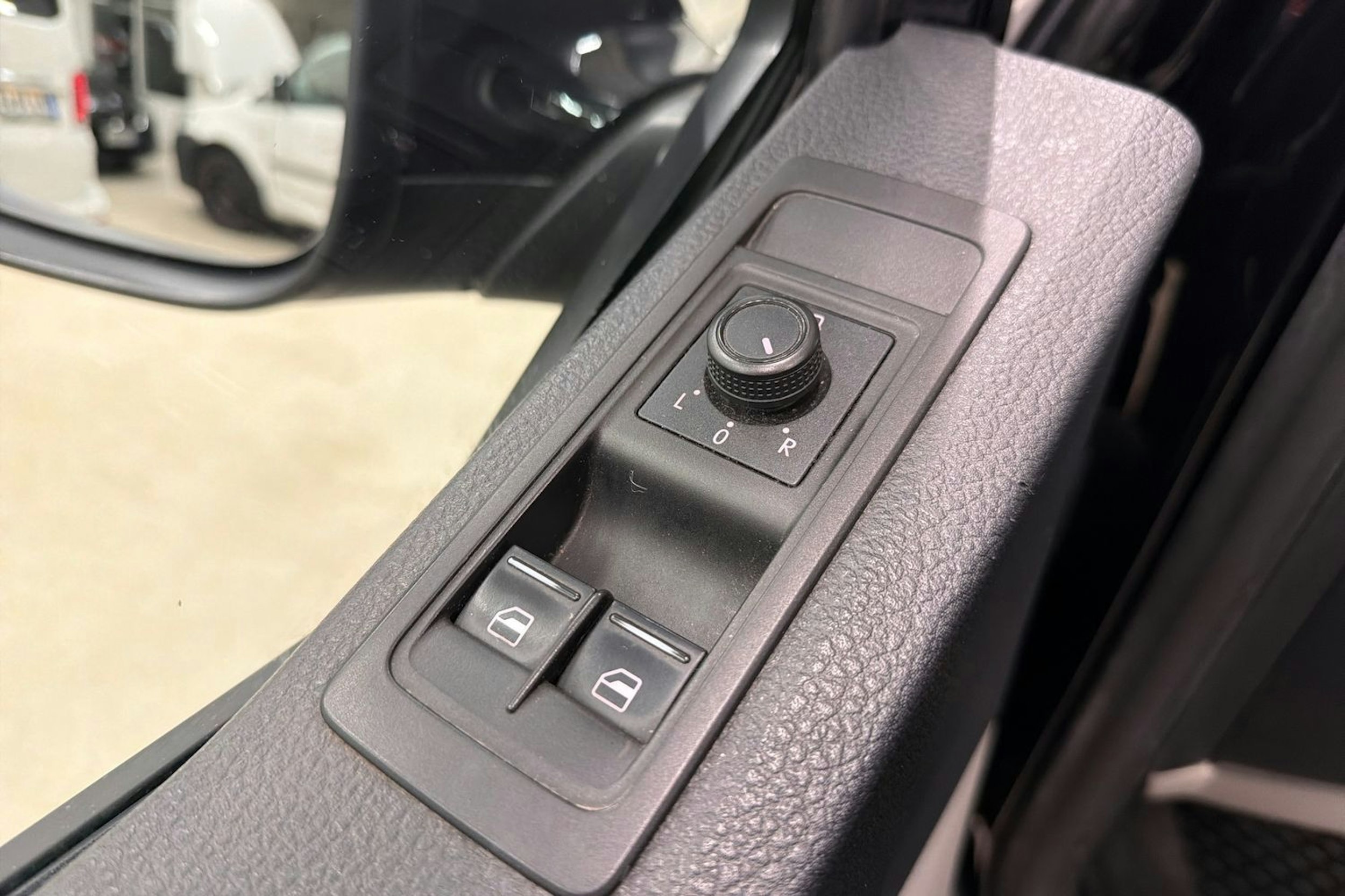 musta Volkswagen Transporter 2019 kuva 20.