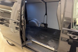 musta Volkswagen Transporter 2019 kuva 22.