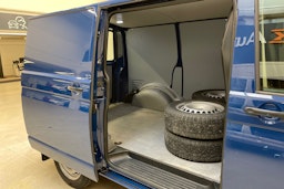 sininen Volkswagen Transporter 2019 kuva 13.