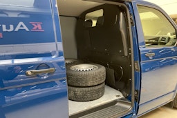 sininen Volkswagen Transporter 2019 kuva 14.