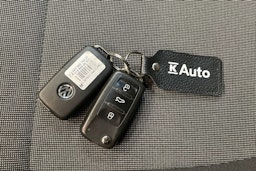 sininen Volkswagen Transporter 2019 kuva 22.