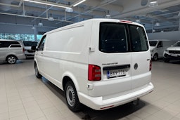 valkoinen Volkswagen Transporter 2019 kuva 11.