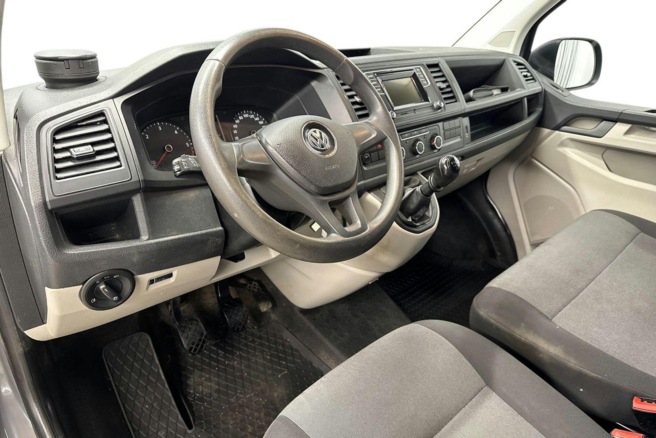 harmaa Volkswagen Transporter 2019 kuva 8.