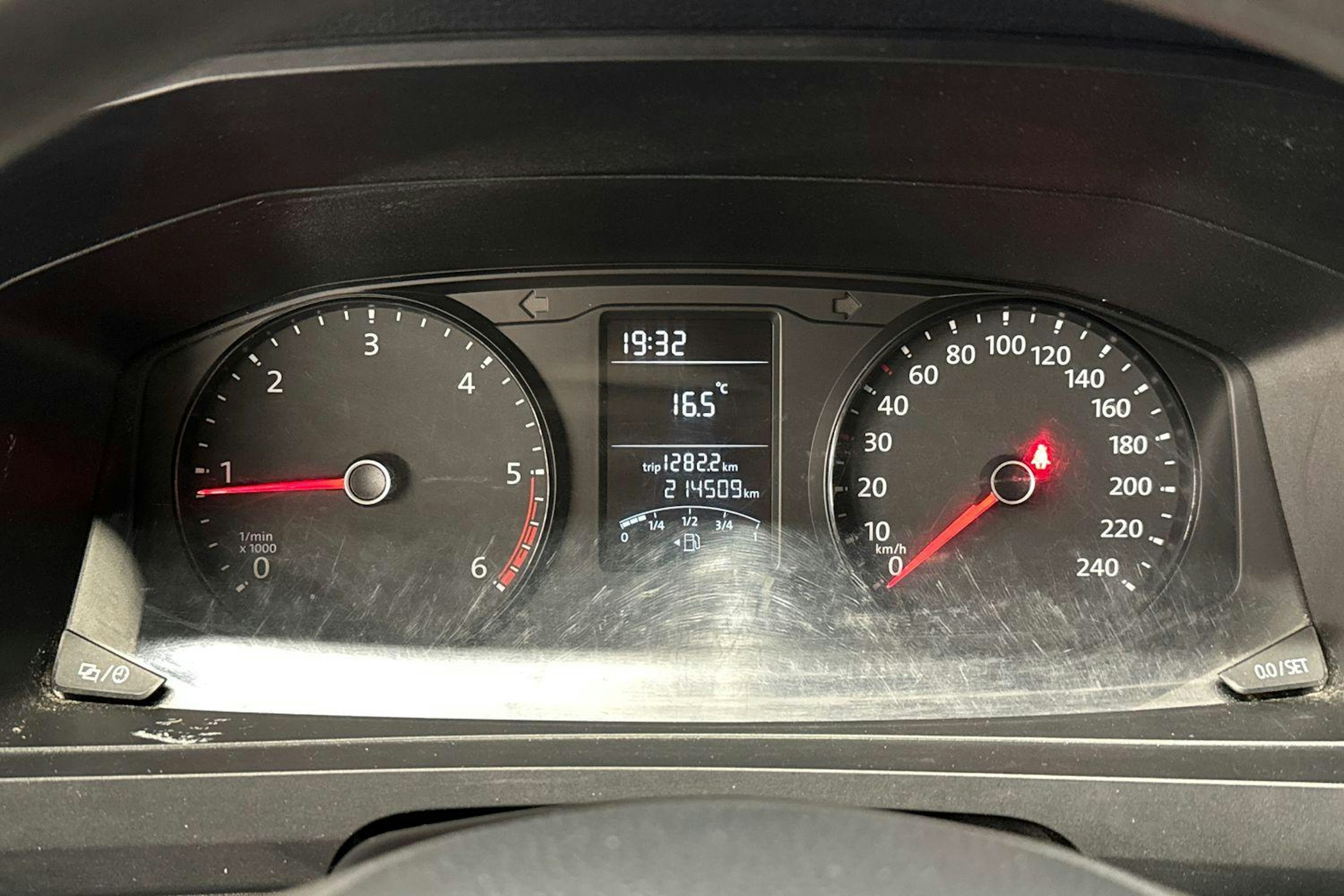 harmaa Volkswagen Transporter 2019 kuva 11.