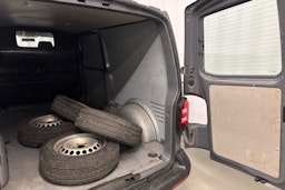 harmaa Volkswagen Transporter 2019 kuva 20.