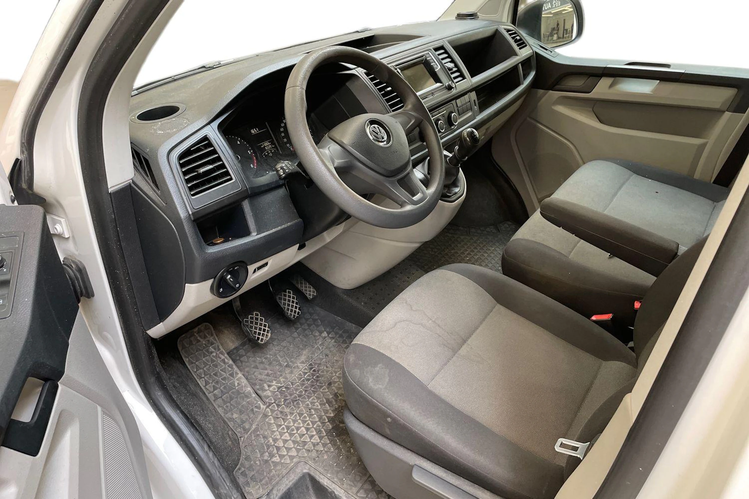 valkoinen Volkswagen Transporter 2019 kuva 3.