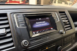 valkoinen Volkswagen Transporter 2019 kuva 16.