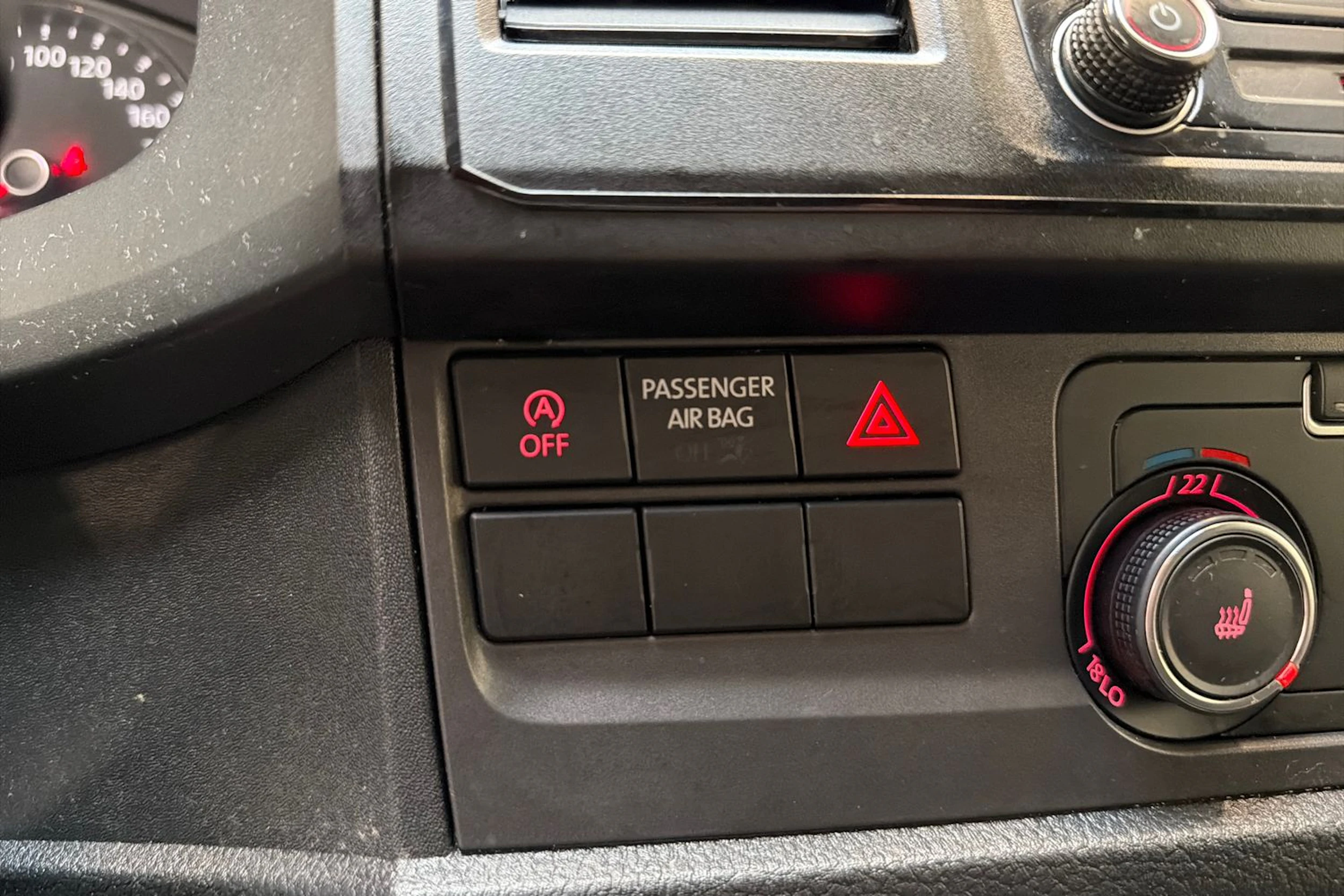 valkoinen Volkswagen Transporter 2019 kuva 18.
