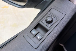 valkoinen Volkswagen Transporter 2019 kuva 21.