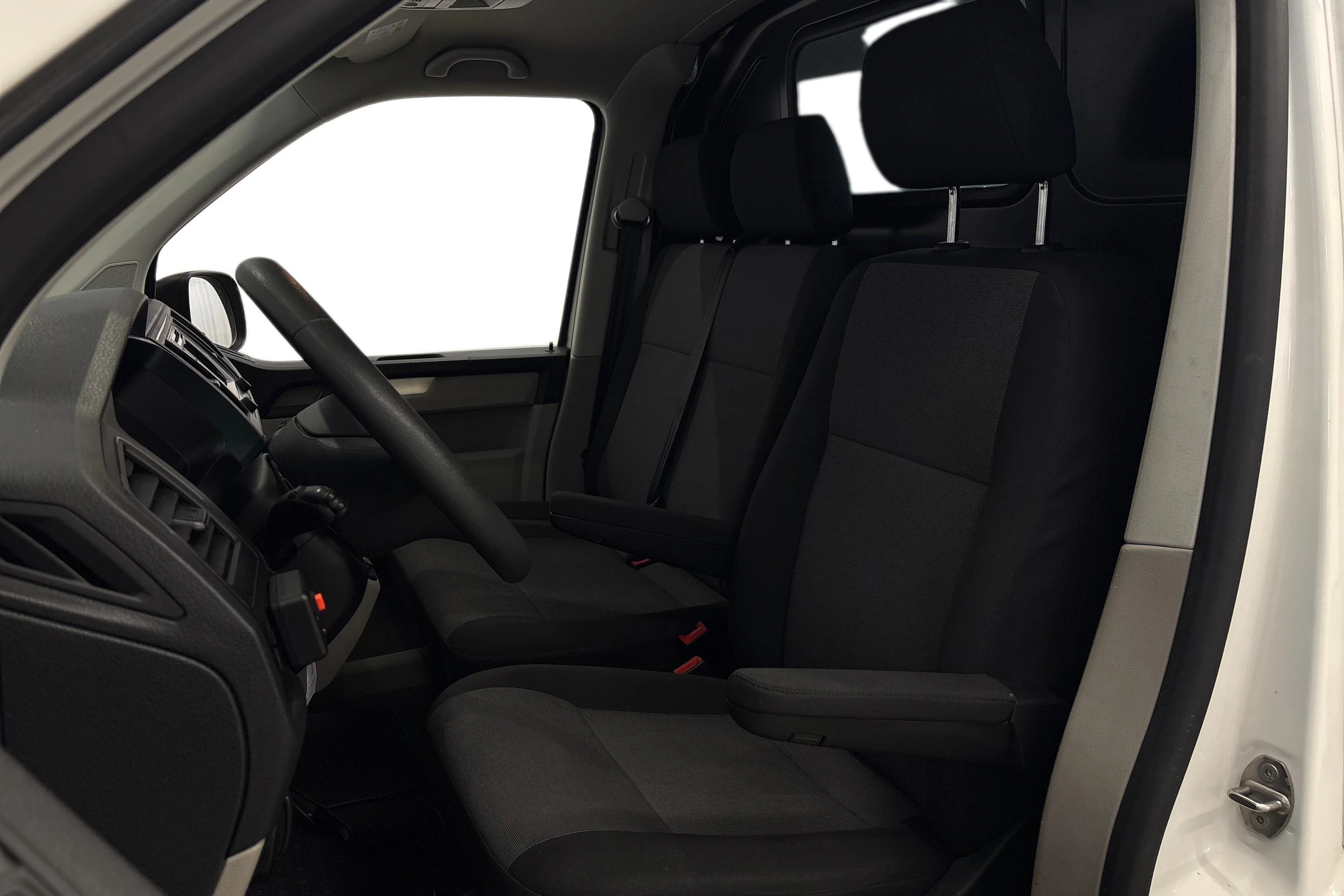 valkoinen Volkswagen Transporter 2019 kuva 7.