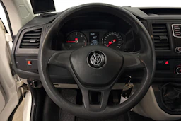 valkoinen Volkswagen Transporter 2019 kuva 8.