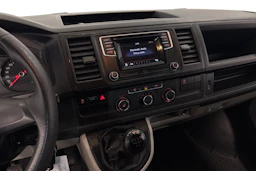 valkoinen Volkswagen Transporter 2019 kuva 9.