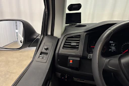 valkoinen Volkswagen Transporter 2019 kuva 14.