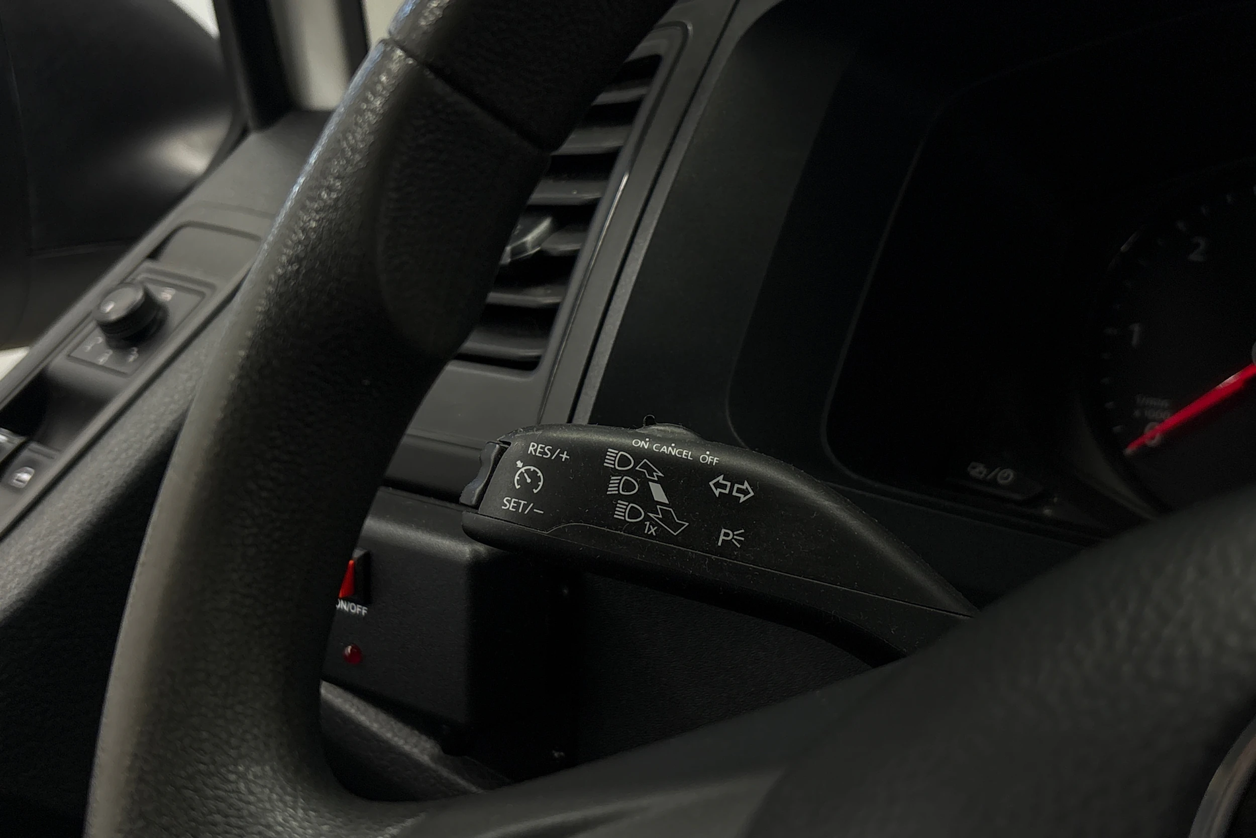 valkoinen Volkswagen Transporter 2019 kuva 21.