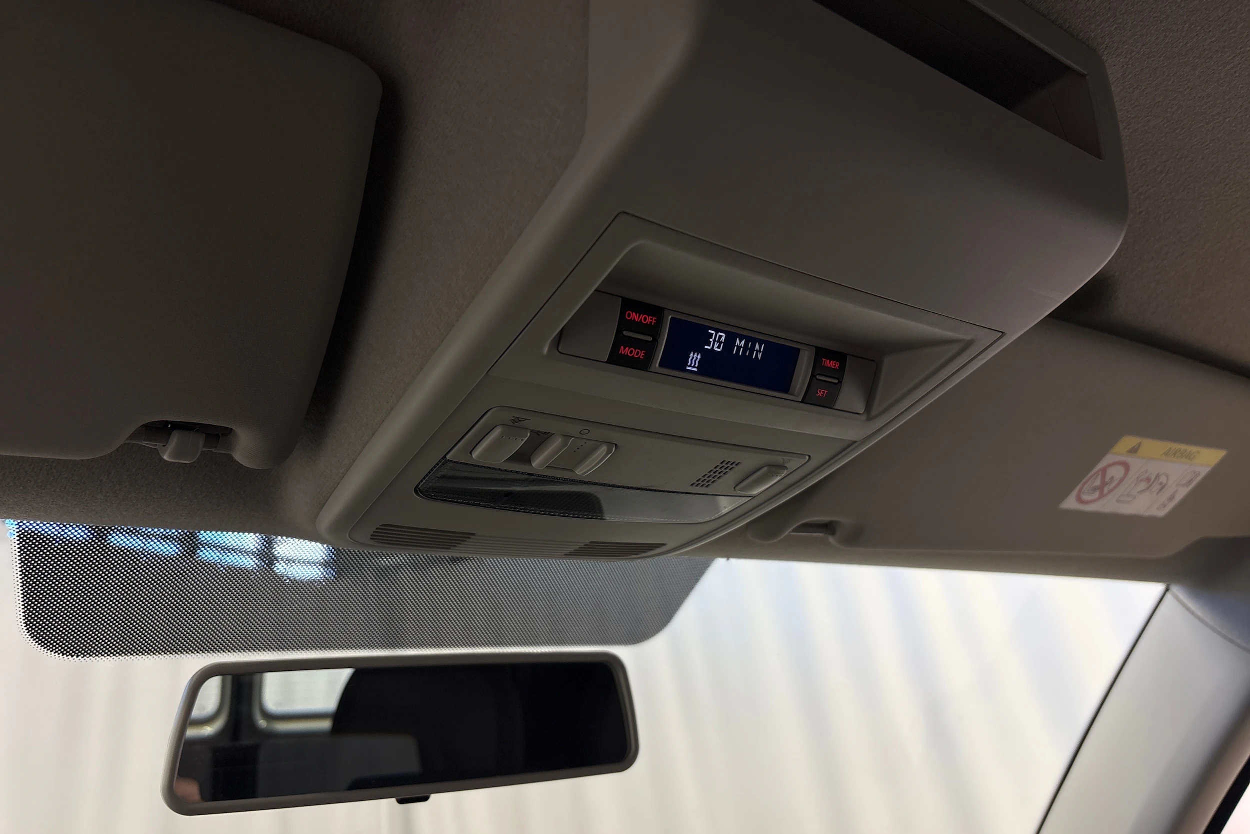 valkoinen Volkswagen Transporter 2019 kuva 22.