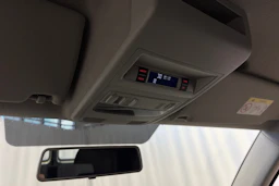valkoinen Volkswagen Transporter 2019 kuva 22.
