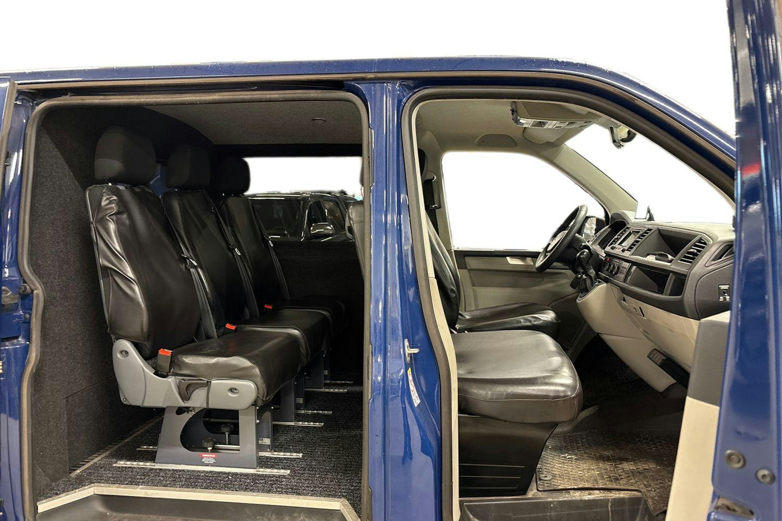 sininen Volkswagen Transporter 2019 kuva 3.