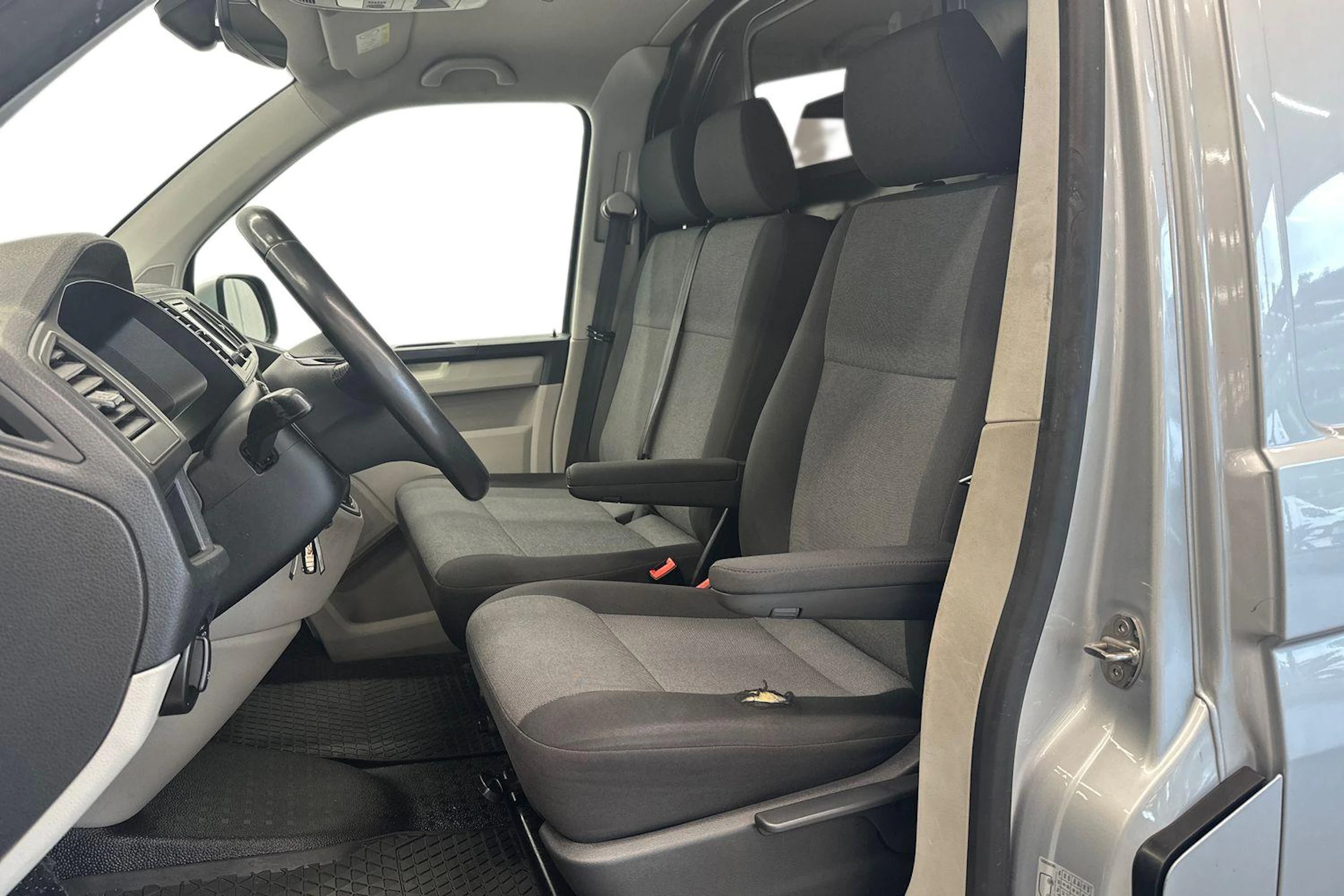 hopea Volkswagen Transporter 2019 kuva 8.