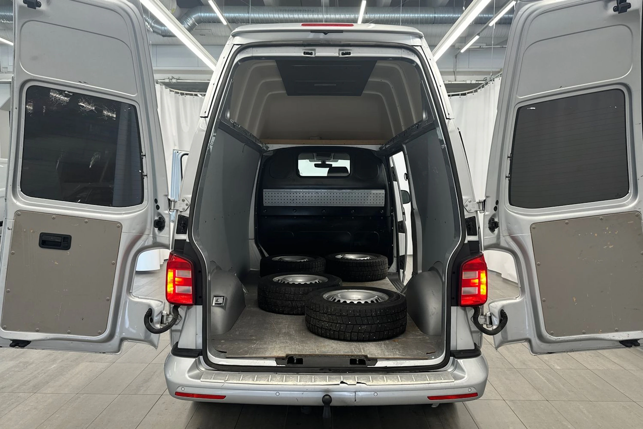 hopea Volkswagen Transporter 2019 kuva 10.