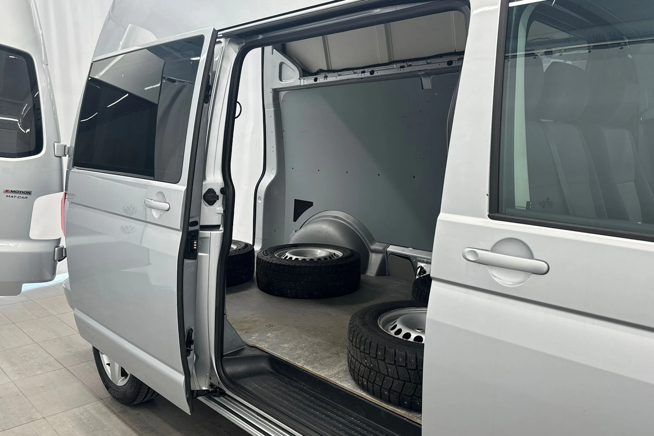 hopea Volkswagen Transporter 2019 kuva 11.