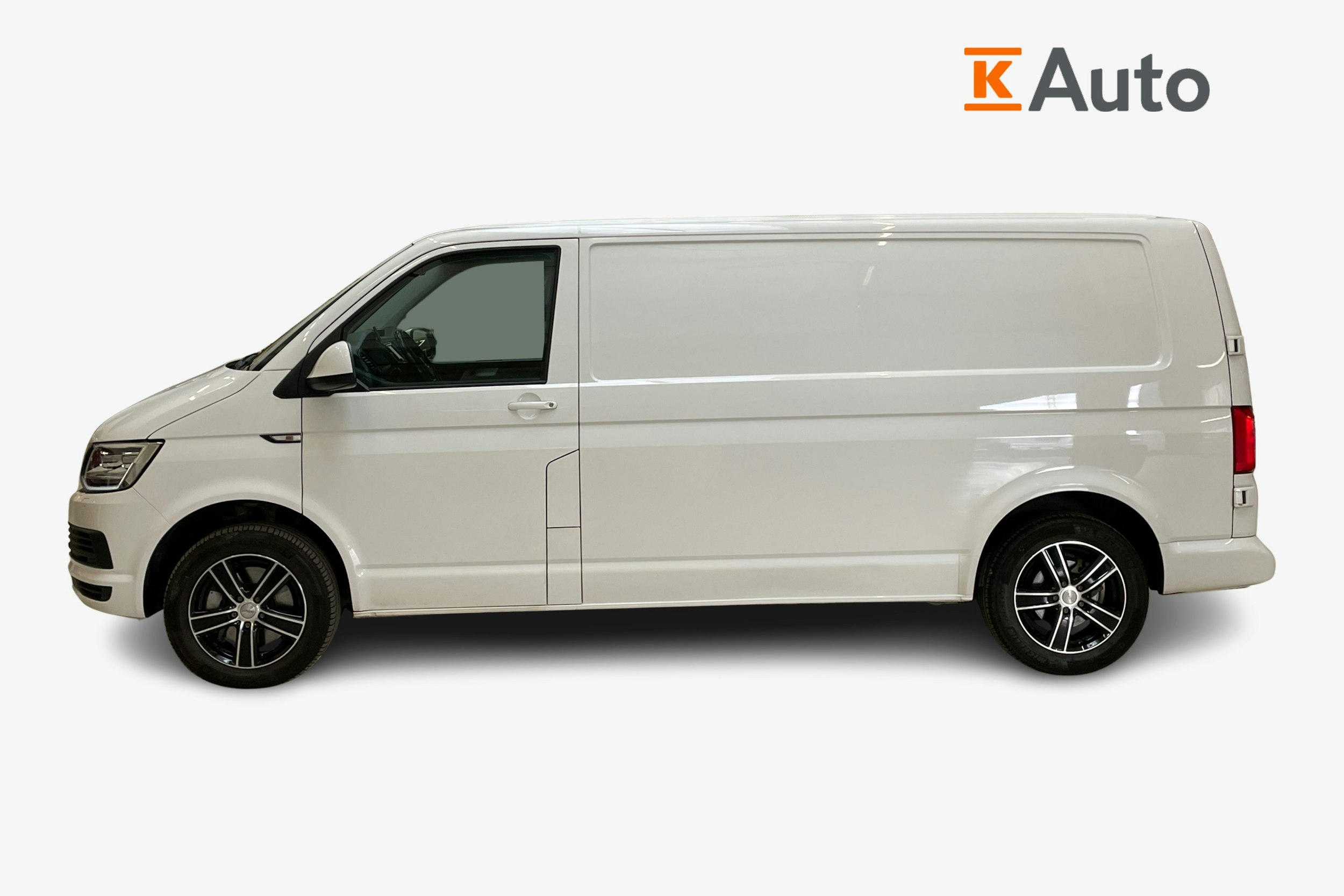 valkoinen Volkswagen Transporter 2019 kuva 5.