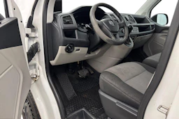 valkoinen Volkswagen Transporter 2019 kuva 8.