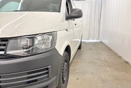 valkoinen Volkswagen Transporter 2019 kuva 15.